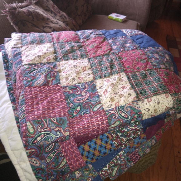 Full/Queen Quilts in excellent shape - Picture 3 of 3